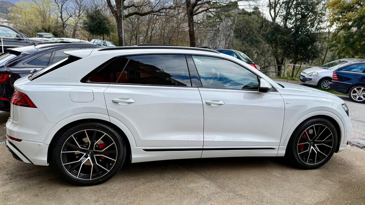 Audi Q8 50 TDI 286 CV quattro S-line Tetto 360”