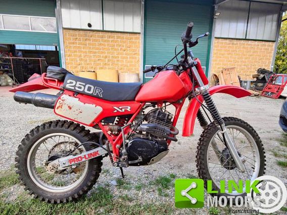 HONDA XR 250 R .