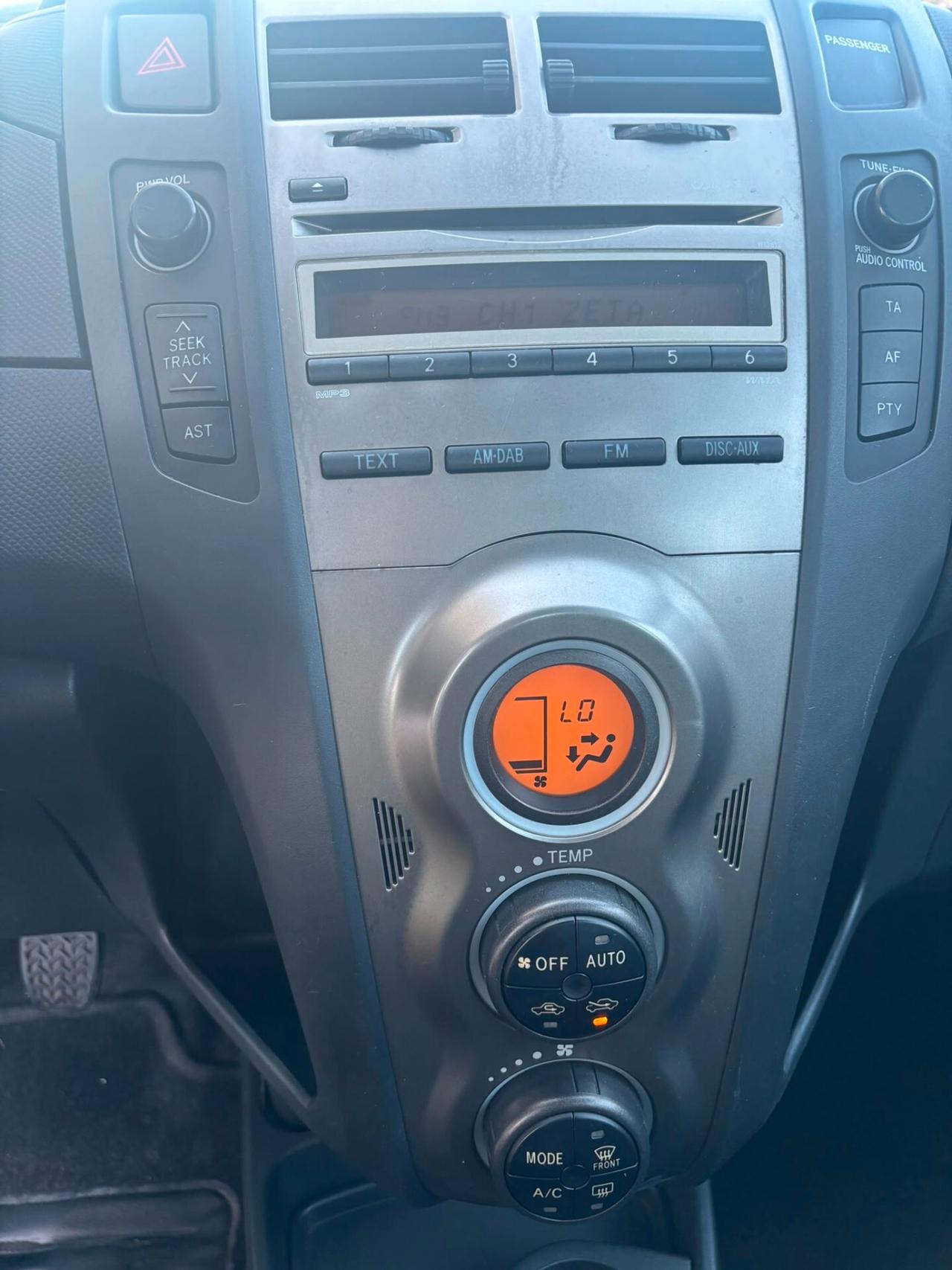 Toyota Yaris 1.0 5 porte Sol ANNO 2010
