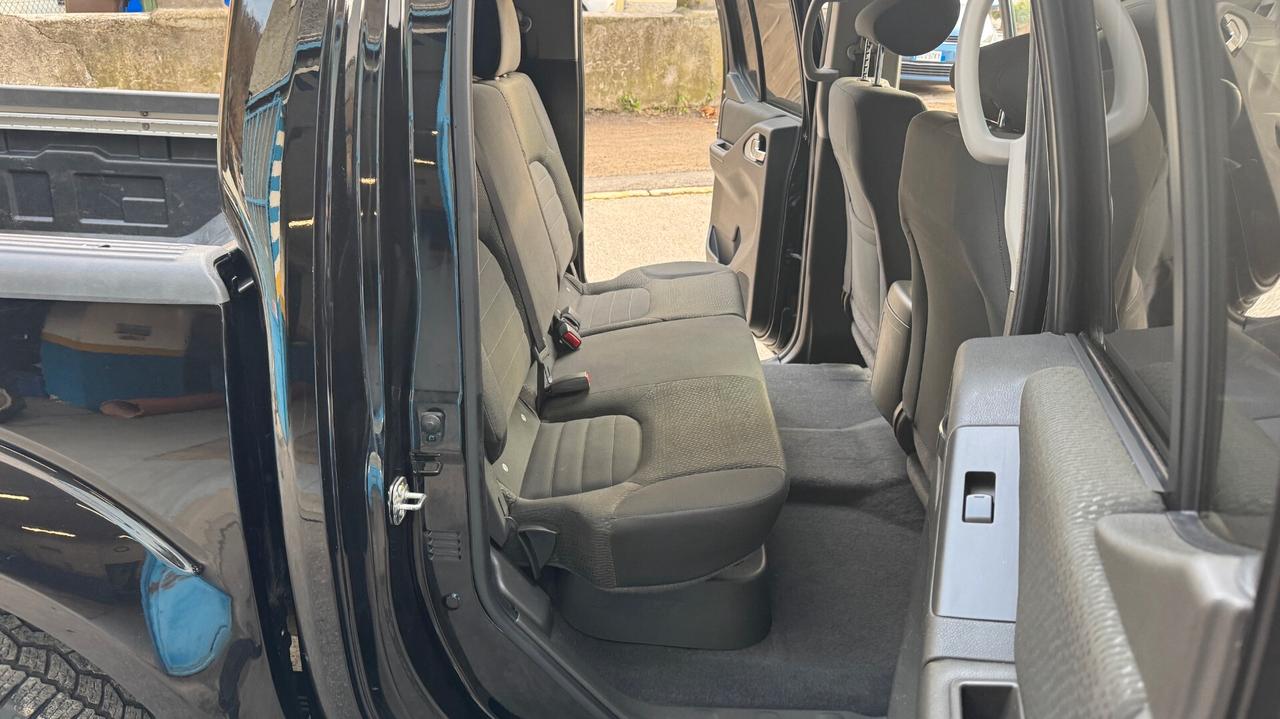 Nissan Navara 2.5 dCi 190CV 4 porte Double Cab Sport