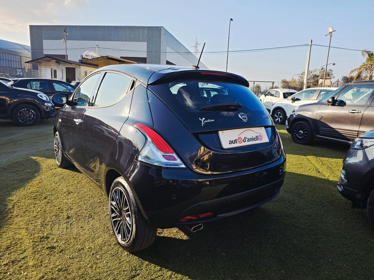 Lancia Ypsilon 1.0 FireFly 5 porte S&S Hybrid Gold Plus