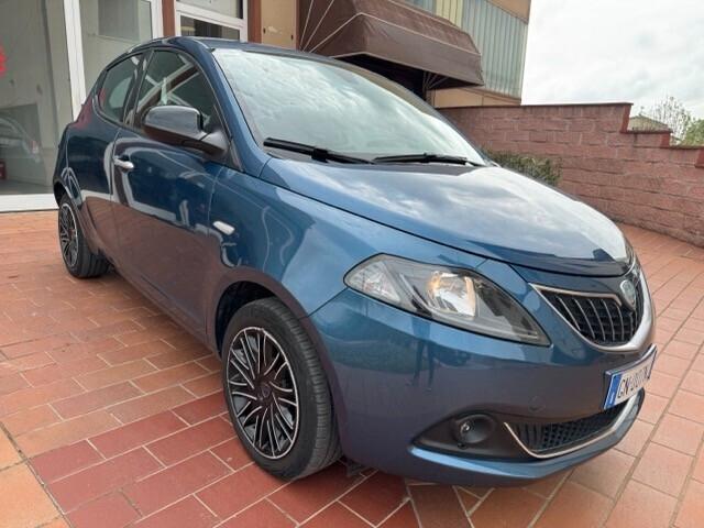 Lancia Ypsilon Hybrid by Alberta Ferretti soli 35000 km. telecamera post.