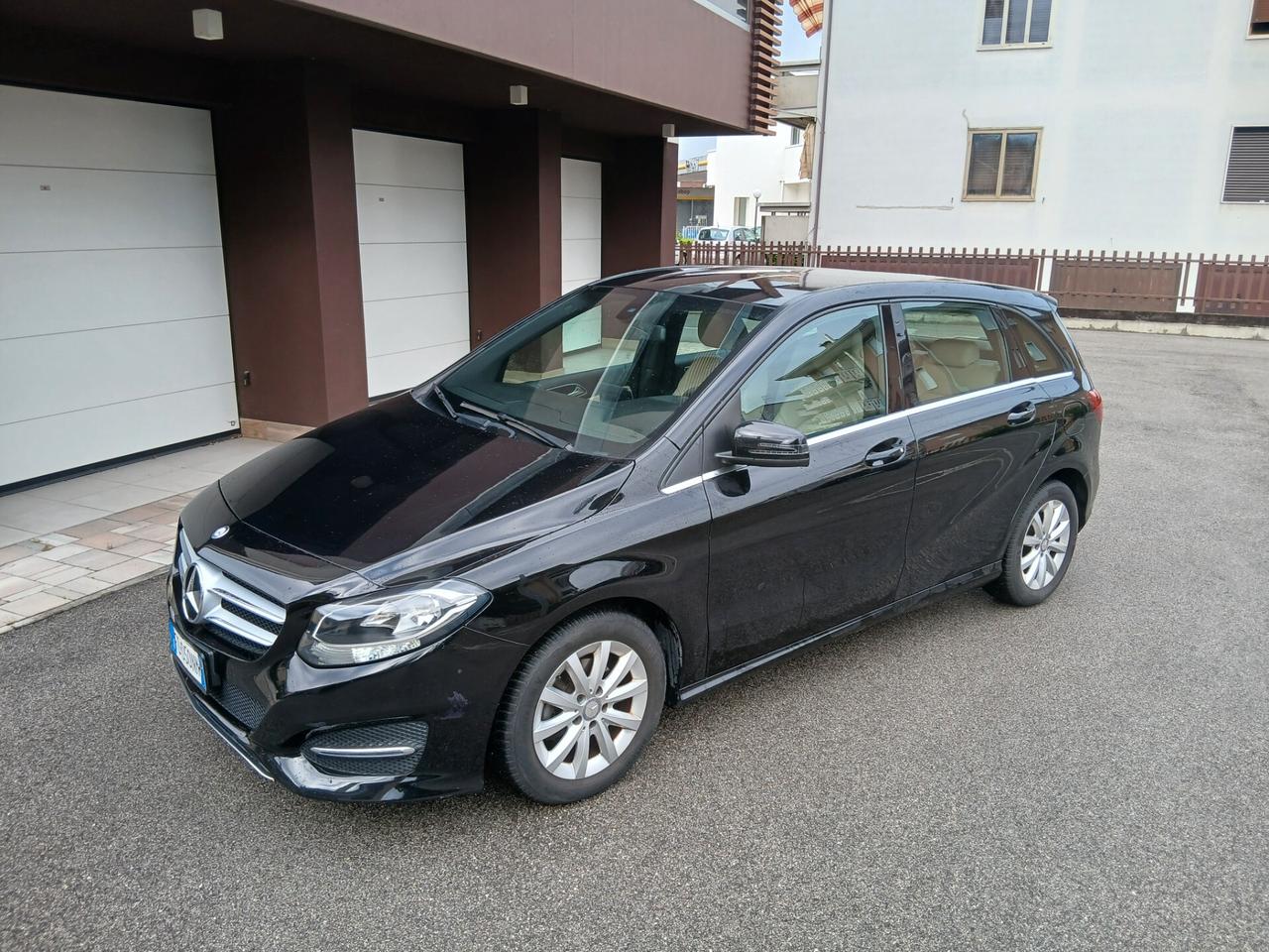 Mercedes-benz B 180 d Executive tua a € 169 mese