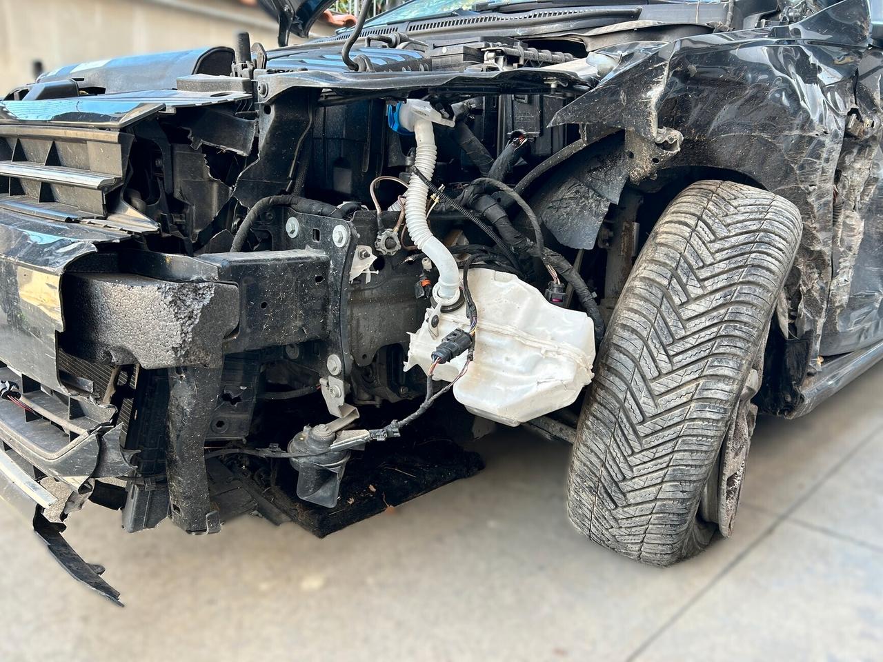 VW Polo 1.6 TDI 95CV - 2019 Incidentata