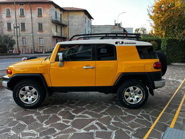 TOYOTA Land Cruiser FJ