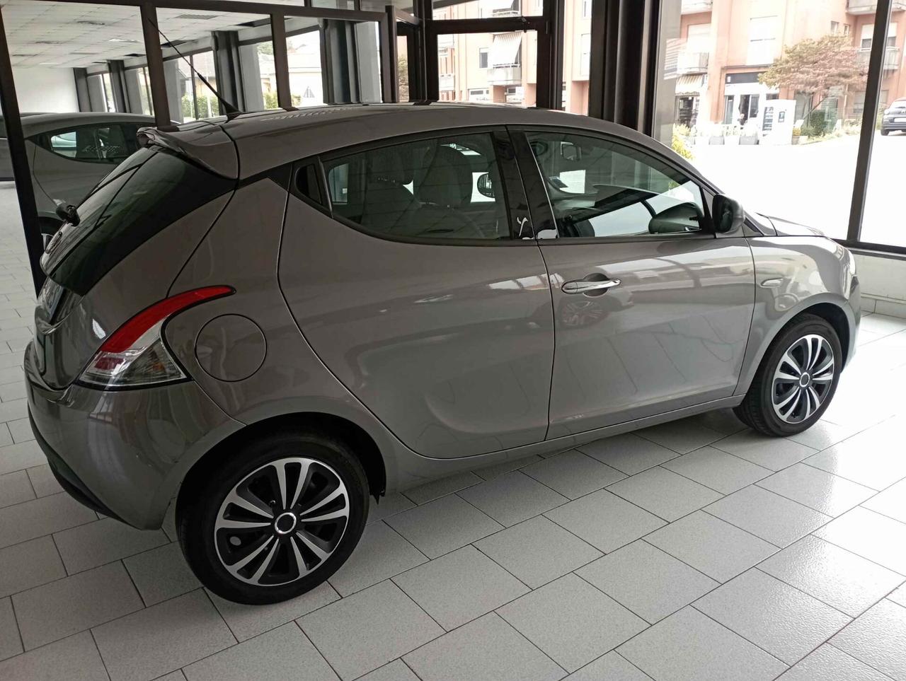 Lancia Ypsilon 1.2 69 CV 5 porte S&S Platinum
