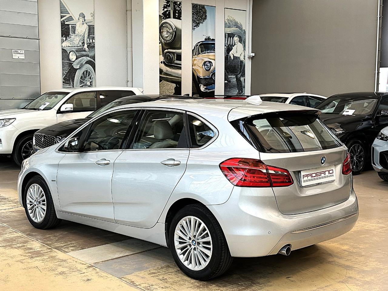BMW 216 d Active Tourer Luxury Auto - LED - 17" - Pelle - Navi