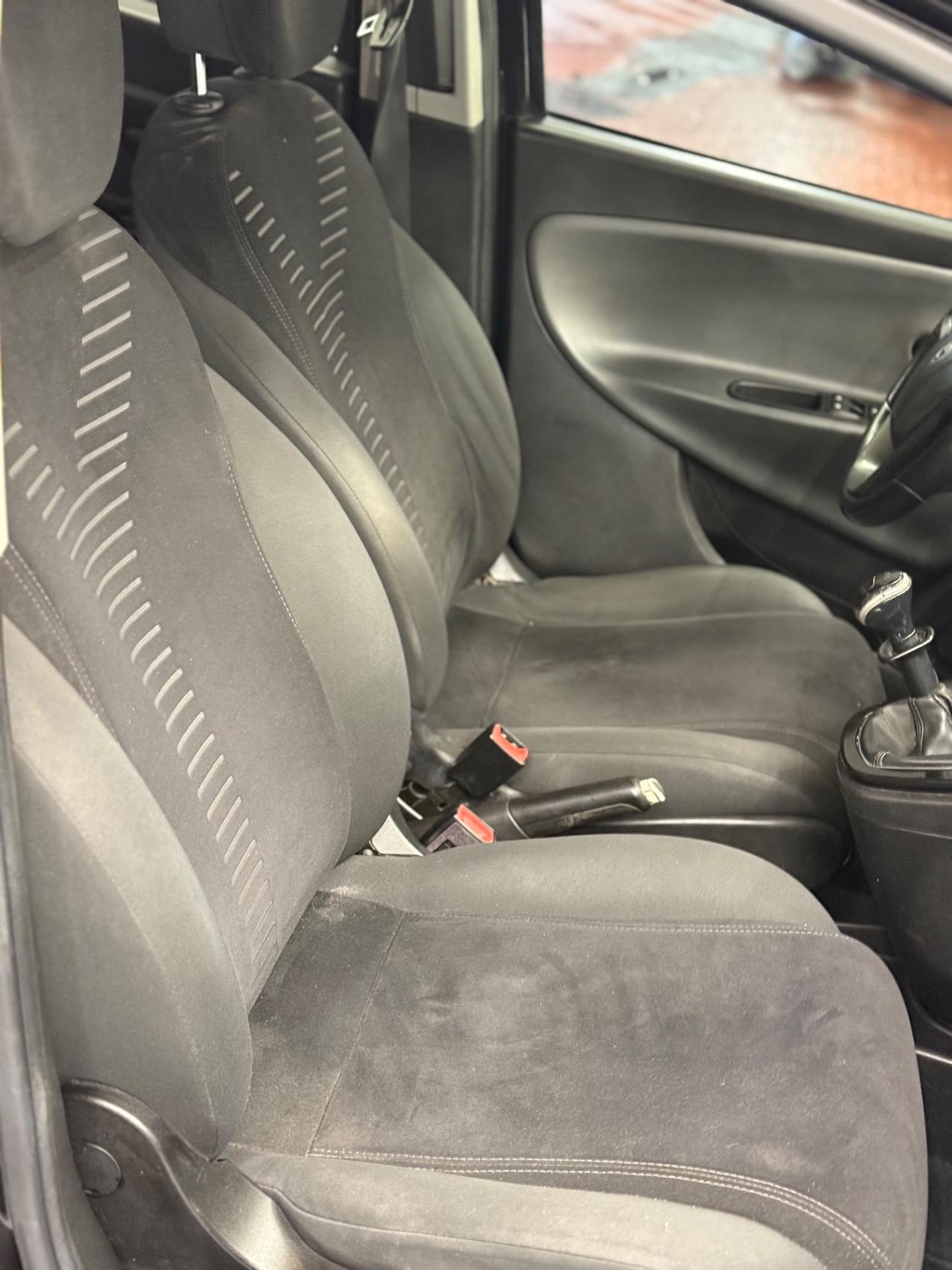 Lancia Ypsilon 0.9 TwinAir 85 CV 5 porte S&S Platinum