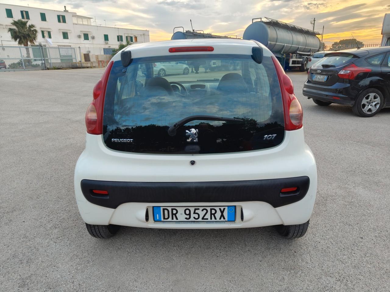 Peugeot 107 1.0 68CV 3p. Plaisir