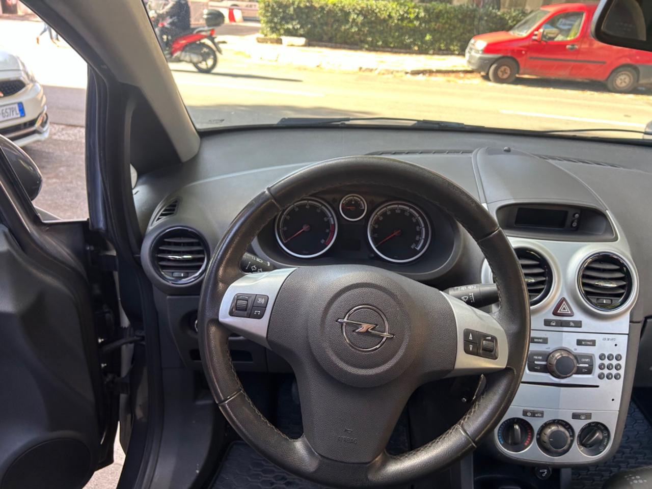 Opel Corsa 1.4 16V 5 porte Elective