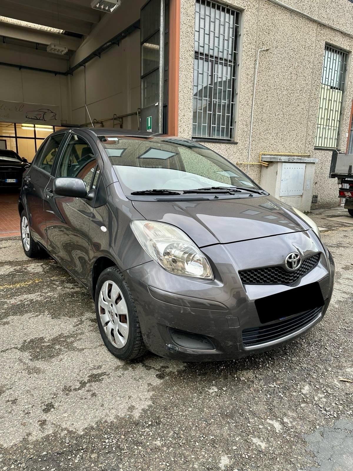 Toyota Yaris 1.0 5 porte