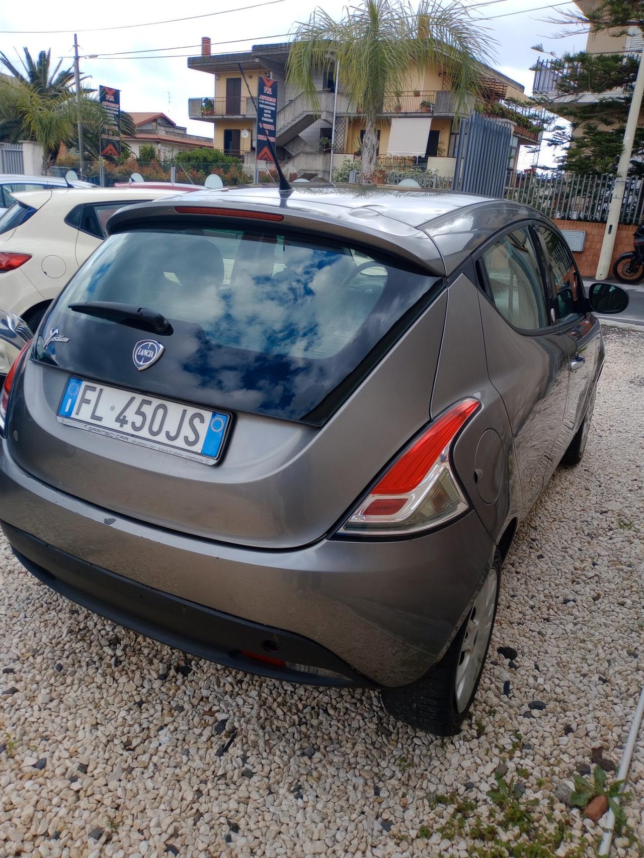 Lancia Ypsilon 1.2 69 CV 5 porte GPL Ecochic Silver