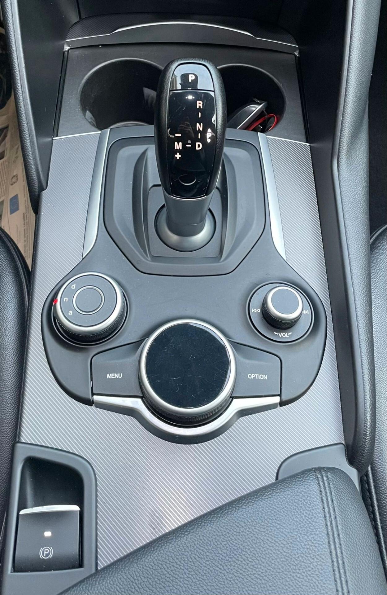 Alfa Romeo Giulia 2.2 Turbodiesel 180 CV Business Sport