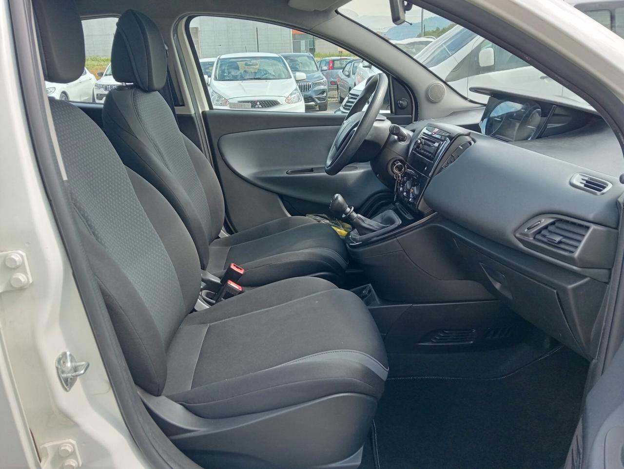 Lancia Ypsilon 1.2 69CV 5 porte OK NEOPATENTATI