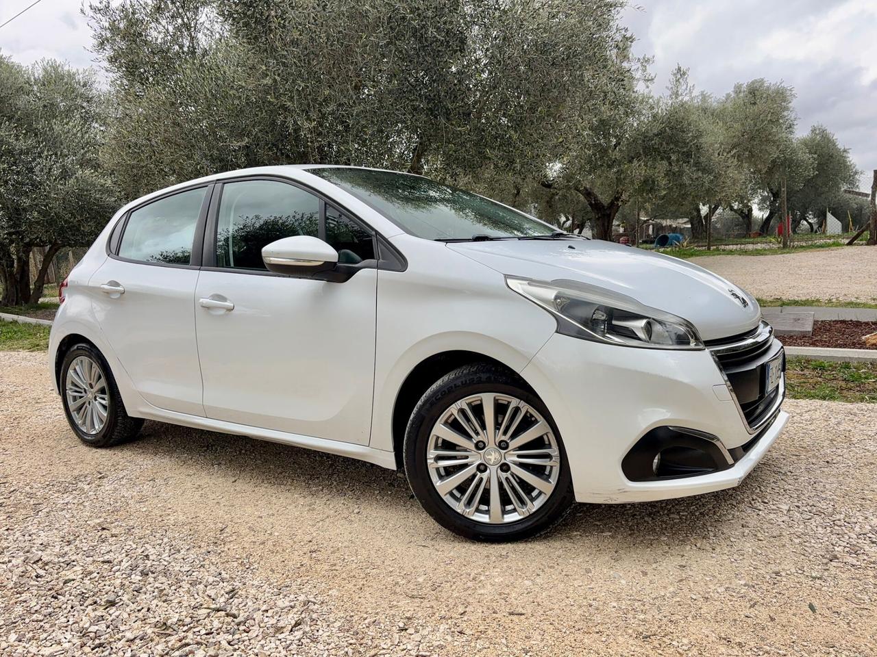 Peugeot 208 PureTech 82 5p. GPL Allure