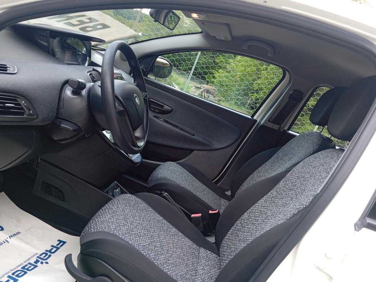 Lancia Ypsilon elefantino 1.2 69 CV UNIPRO