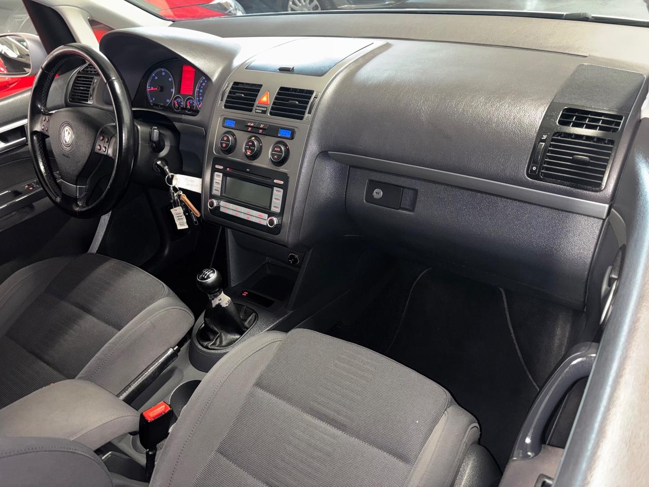 Volkswagen Touran 2.0 TDI 7 POSTI