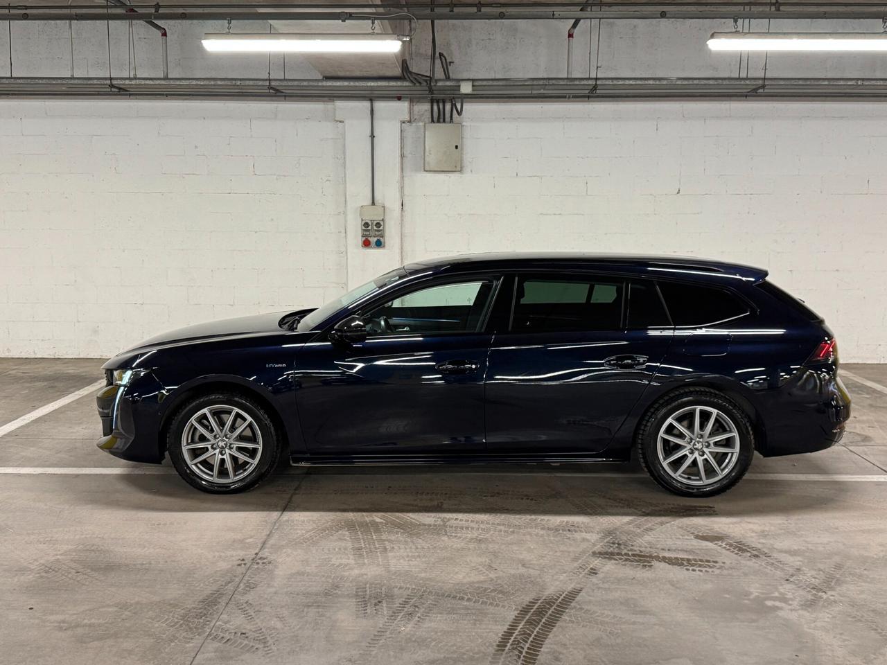 Peugeot 508 Plug-in Hybrid 225 e-EAT8 SW Allure Pack