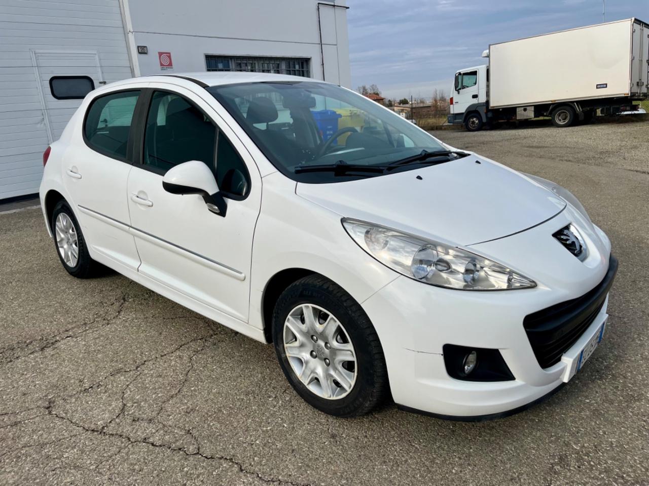 Peugeot 207 1.4hdi 2012 132.000km perfetta per neopatentati