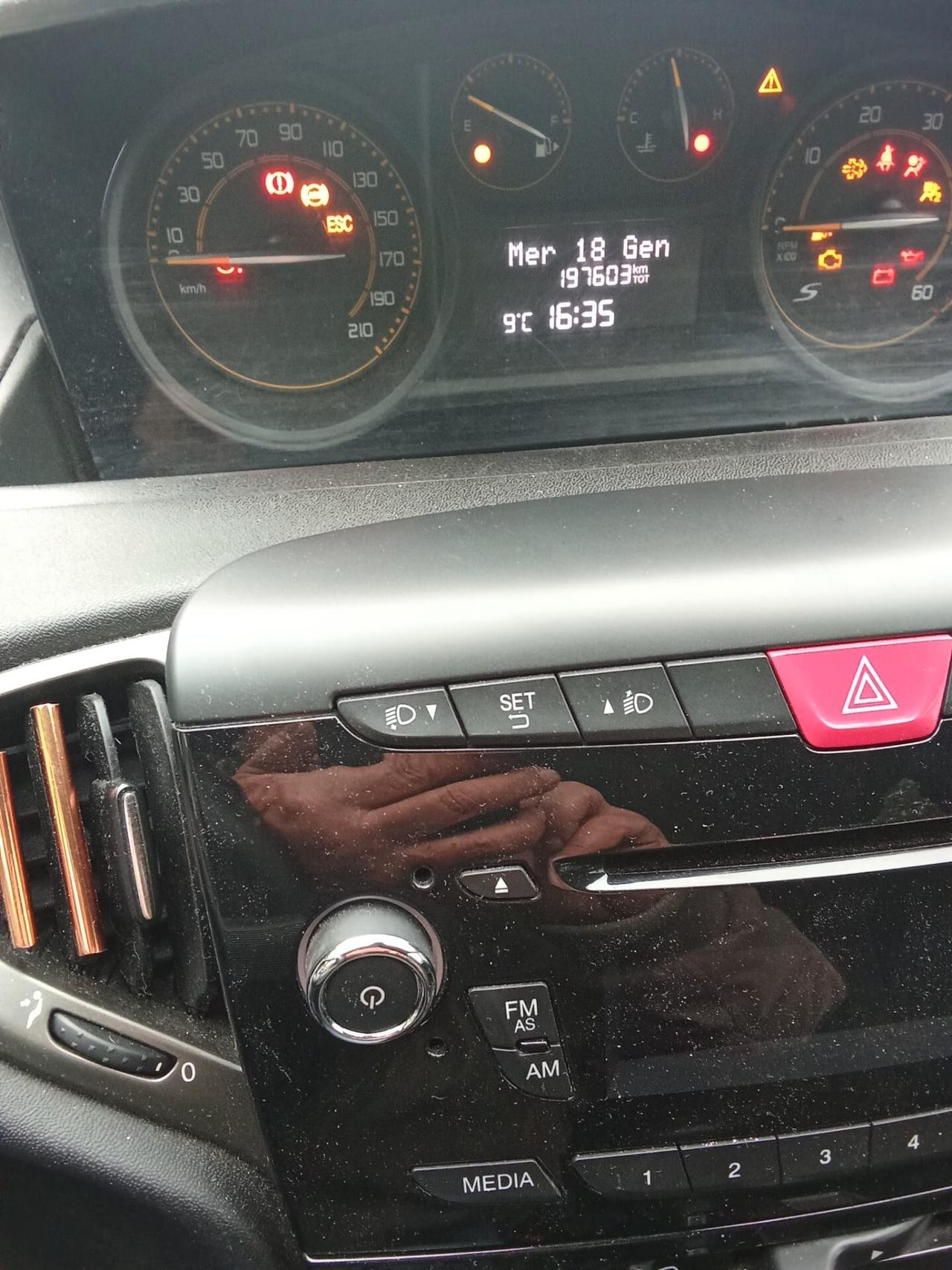 Lancia Ypsilon 1300 multijet rossa e nera