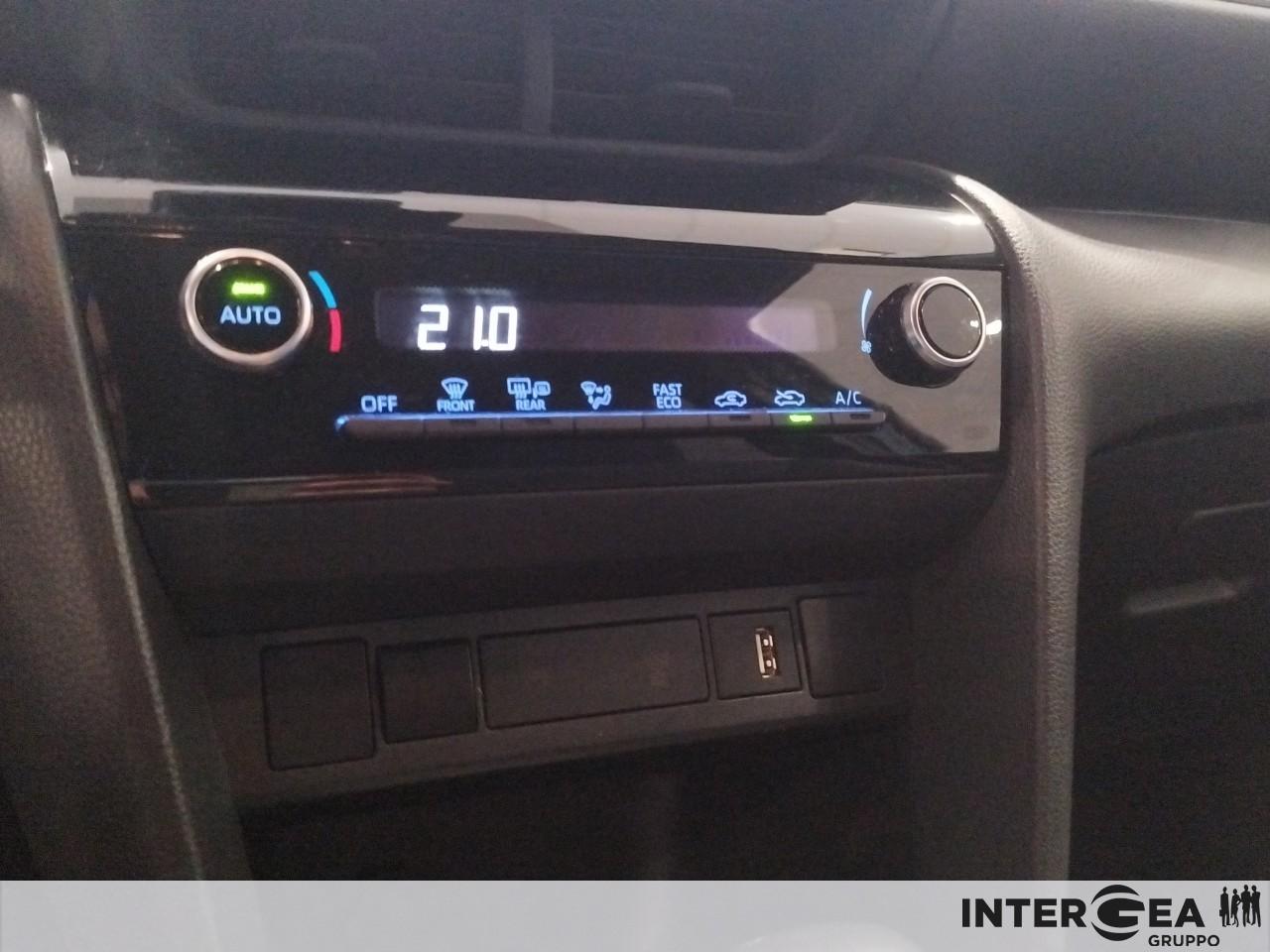 TOYOTA Yaris Cross 1.5h Orange Edition fwd 116cv e-cv