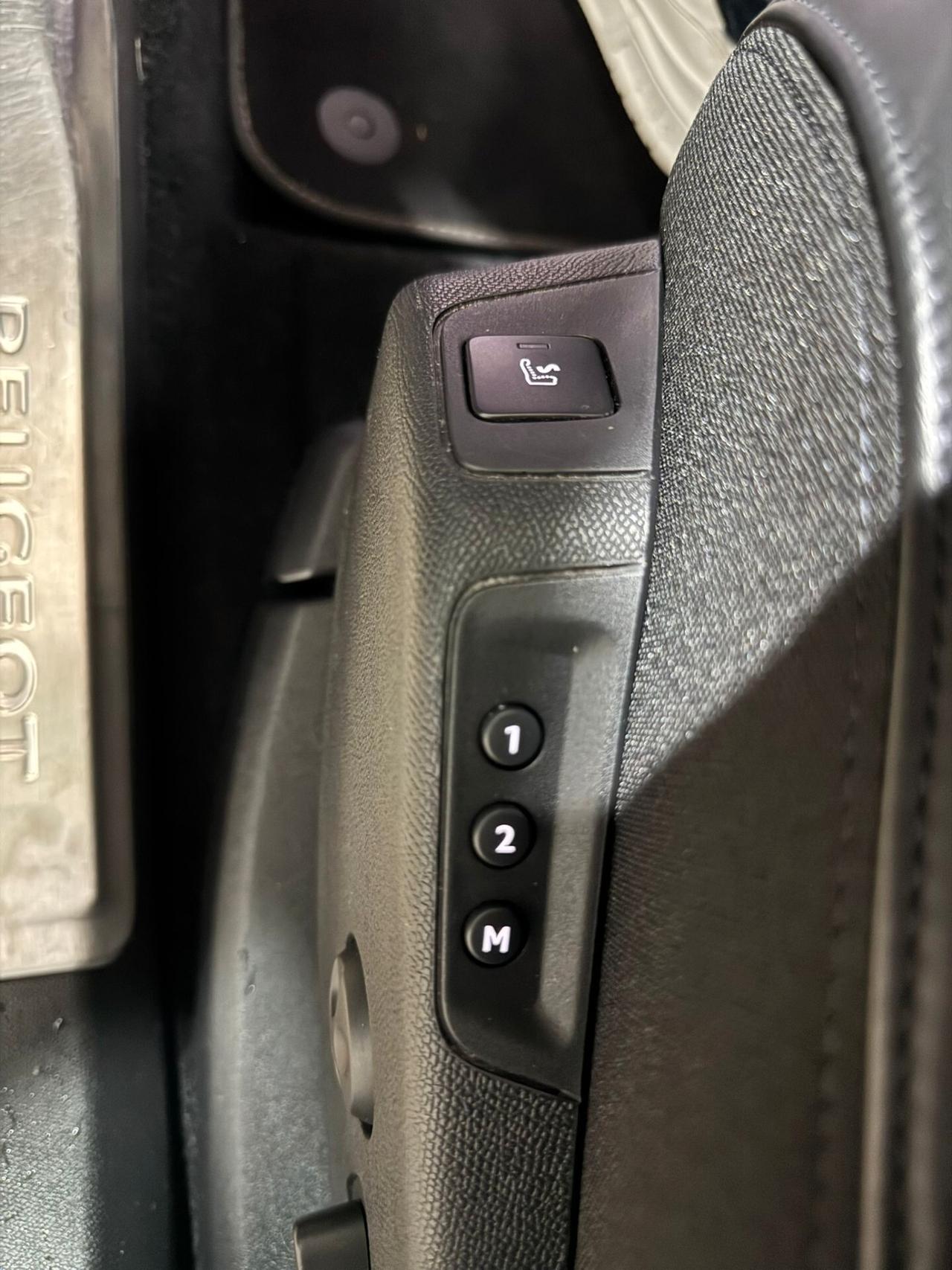 Peugeot 3008 BlueHDi 130 S&S EAT8 Active Pack