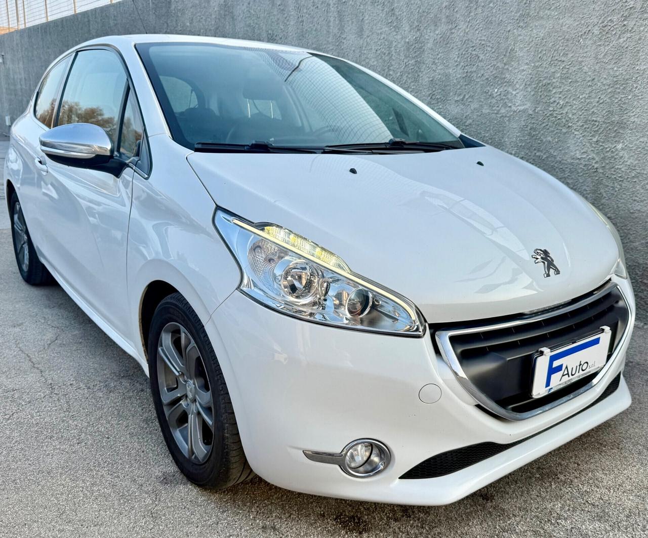 Peugeot 208 1.6 e-HDi 92 CV Stop&Start Allure,NAVI,LED,Bluetooth,Ecc.