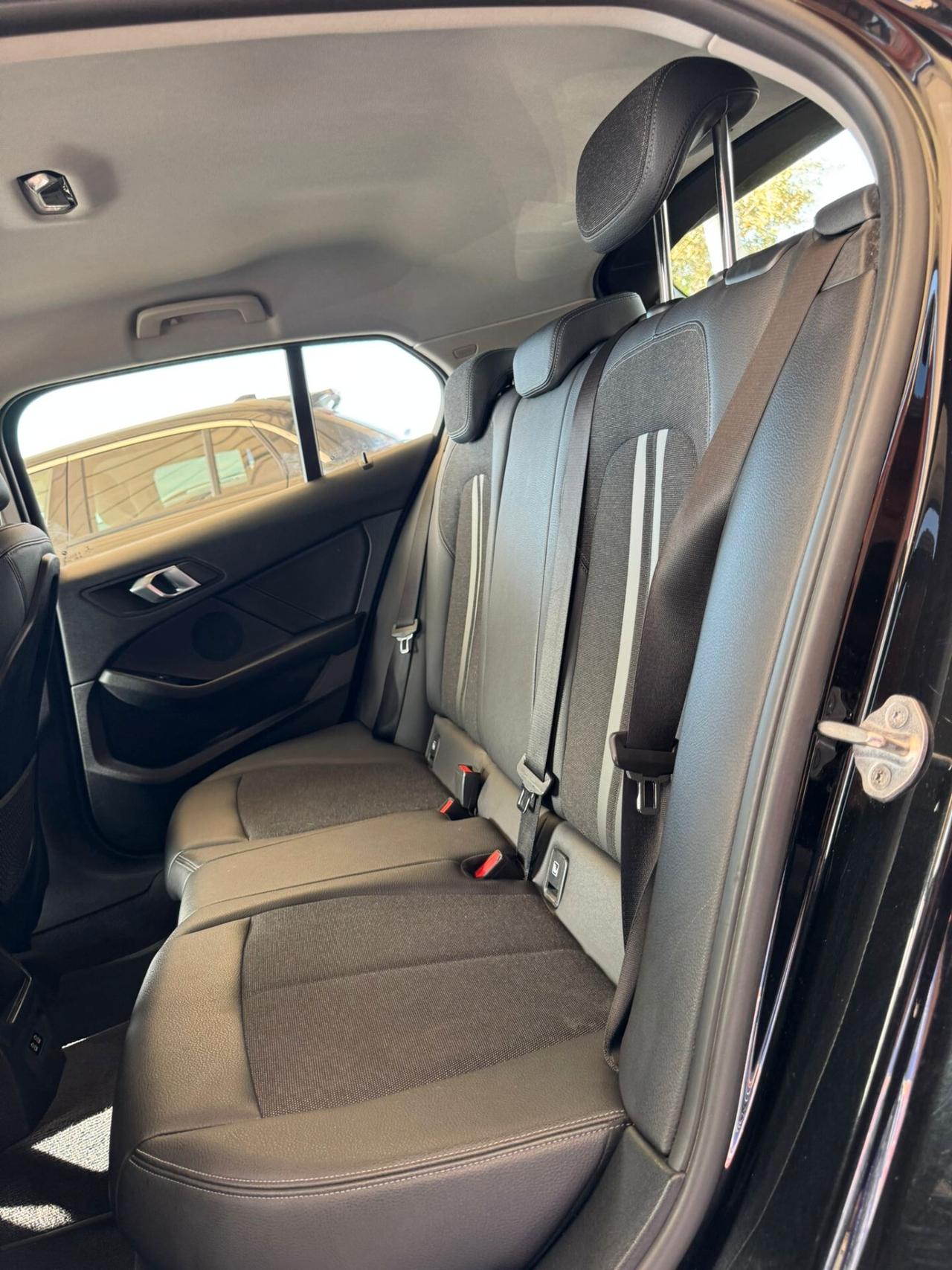 Bmw 118 118d 5p. Business Advantage