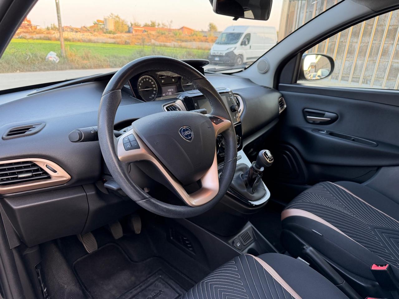 Lancia Ypsilon 1.0 FireFly 5 porte S&S Hybrid Ecochic Gold