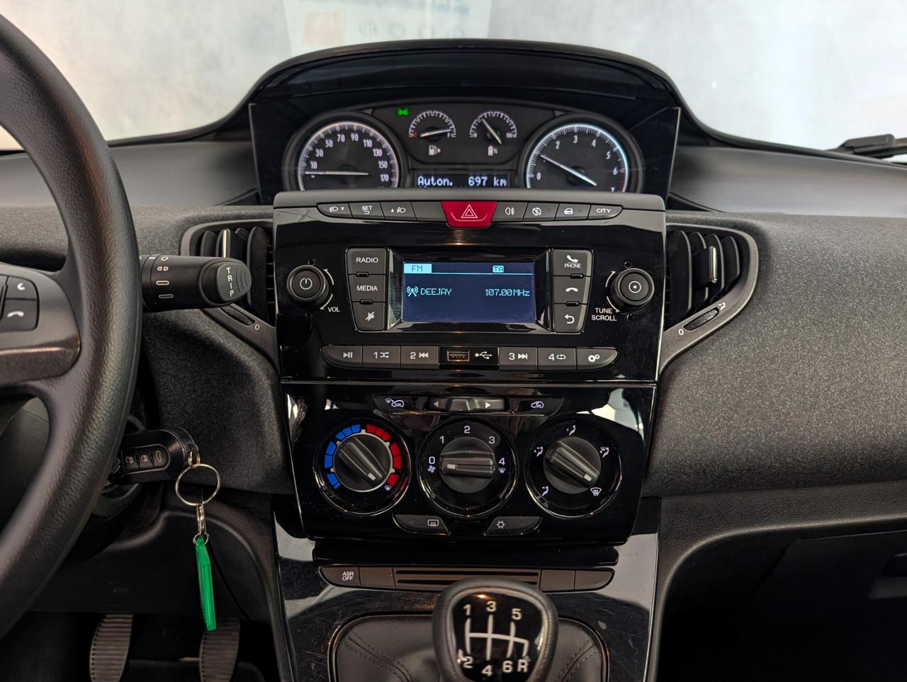 Lancia Ypsilon 1.0 Hybrid 70cv Silver