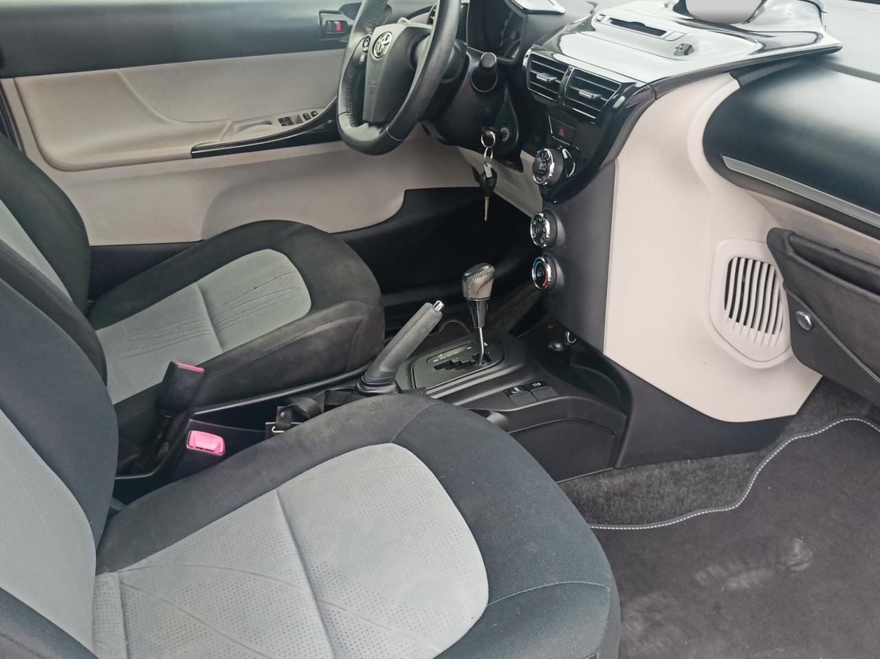 Toyota iQ 1.0 CVT Lounge