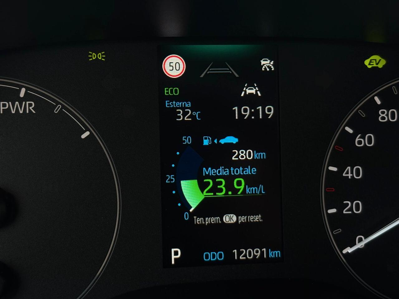 TOYOTA YARIS 1.5 HYBRID KM 12.091 SI A NEOPAT.