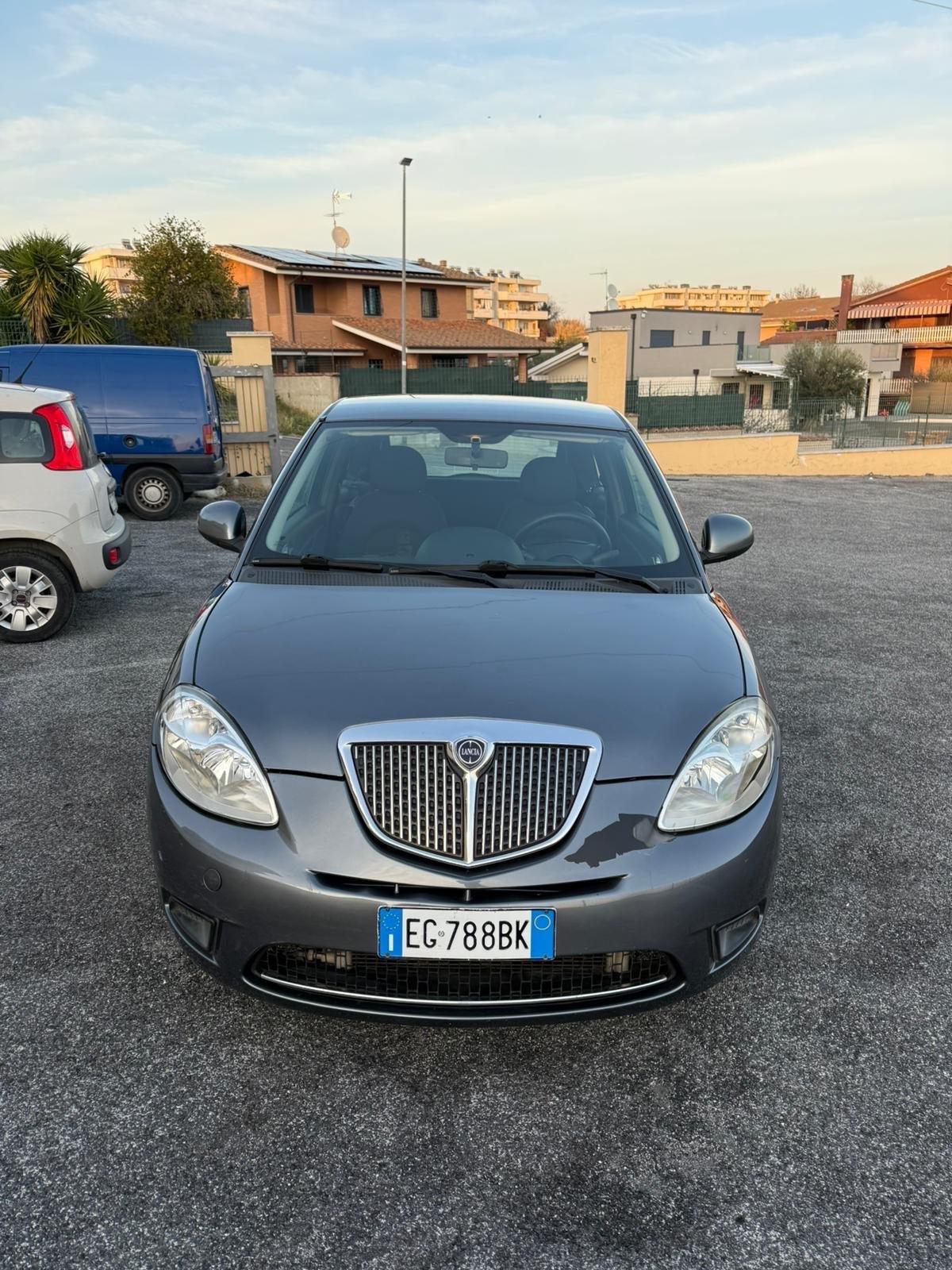 Lancia Ypsilon 1.2 69 CV Unyca