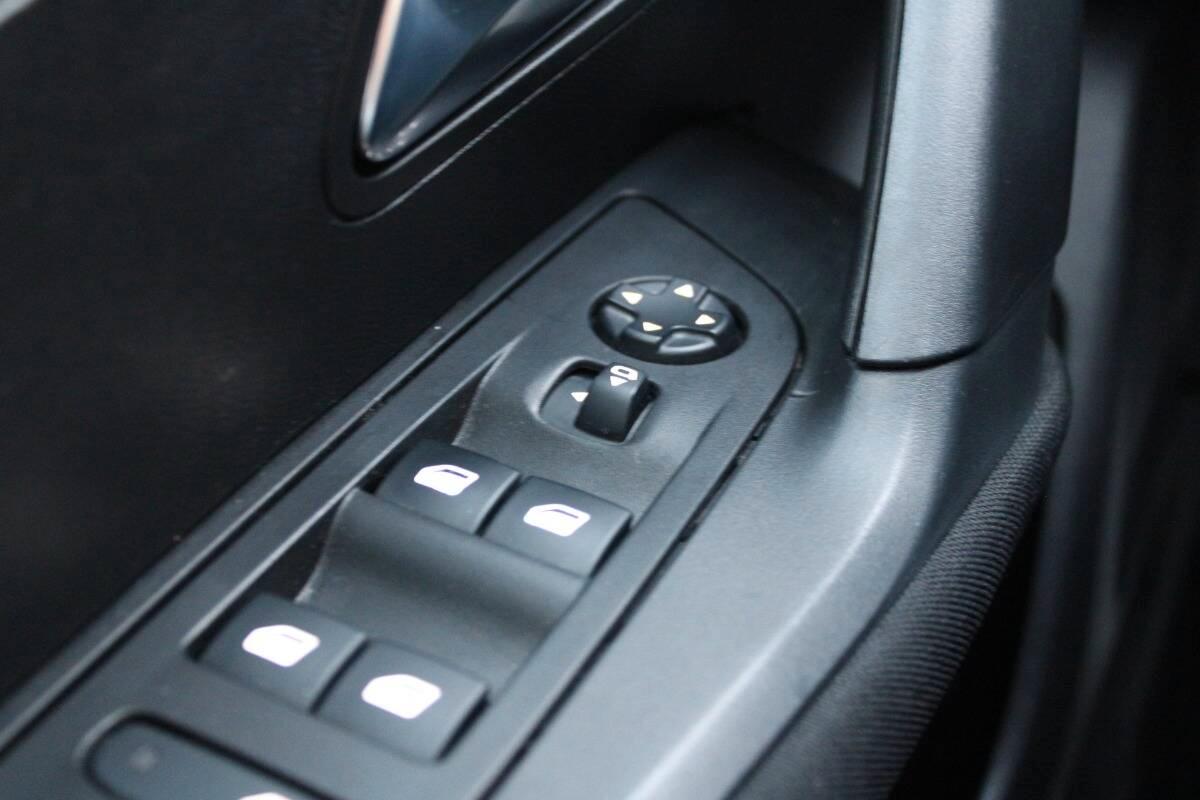 Peugeot 2008 1.2 puretech Active s&s 100cv Con NAVIGATORE