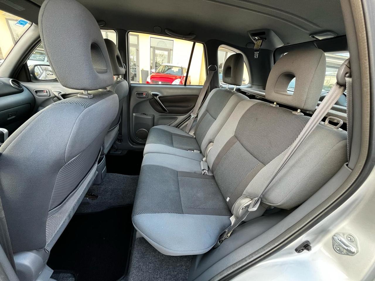 TOYOTA RAV 4 2.0 D-4D 5/P 4X4 SI A NEOPATENTATI