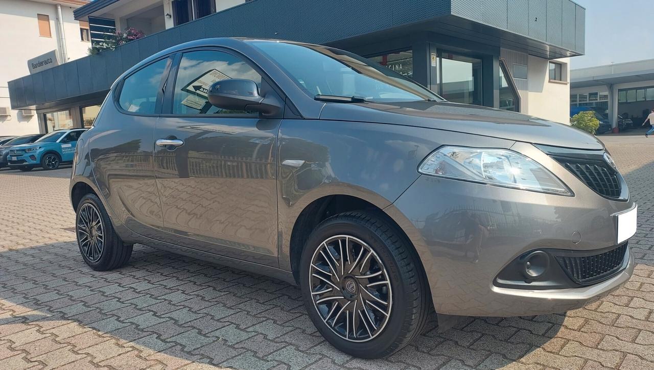 Lancia Ypsilon 1.0 FireFly 5 porte S&S Hybrid Silver Plus