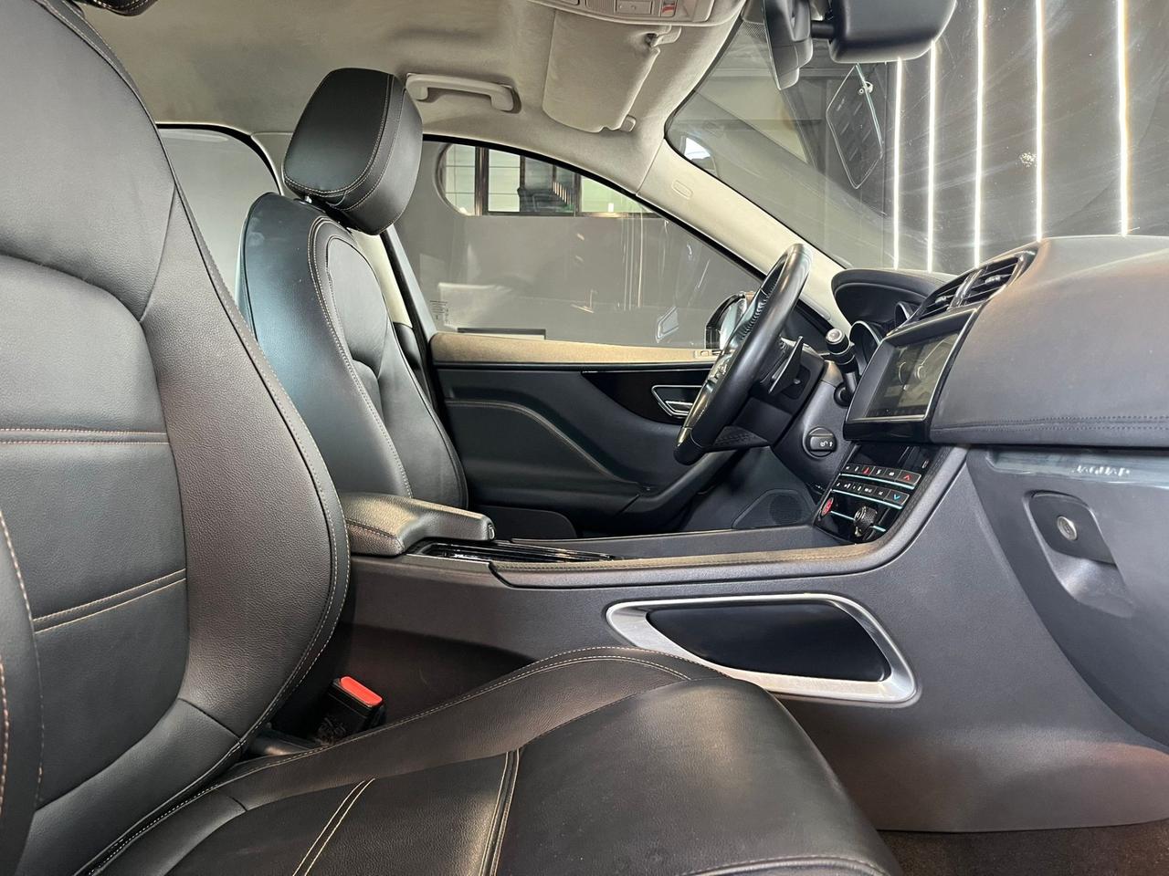 Jaguar F-Pace 2.0 D 180 CV AWD aut.Portfolio