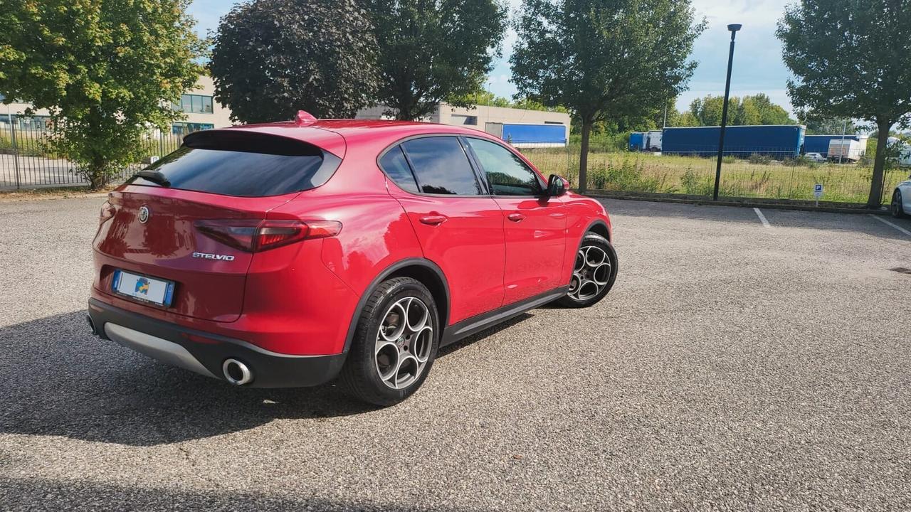 Alfa Romeo Stelvio 2.2 Turbodiesel 160 CV AT8 RWD Business