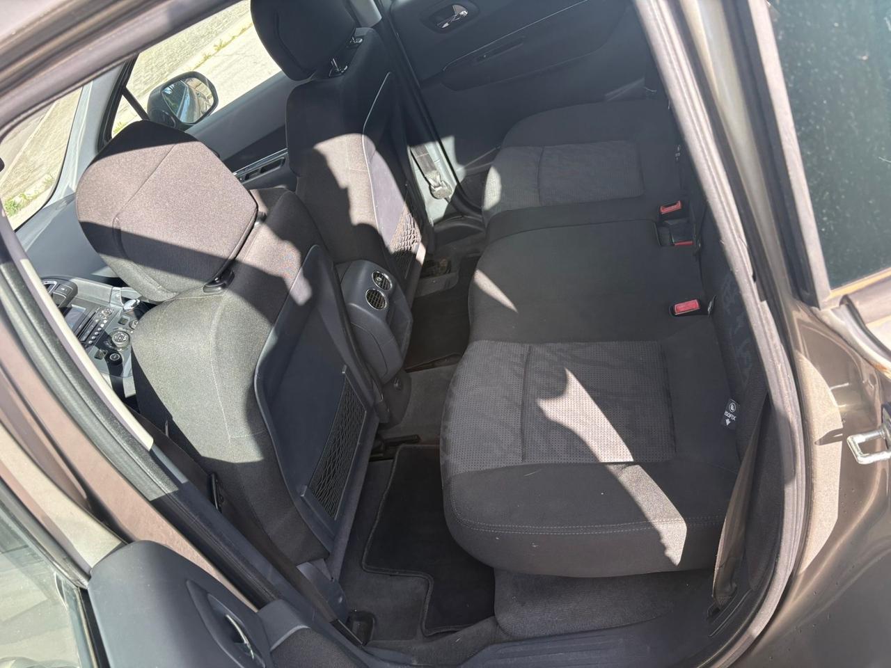 Peugeot 3008 1.6 HDi 110CV cambio robotizzato Business