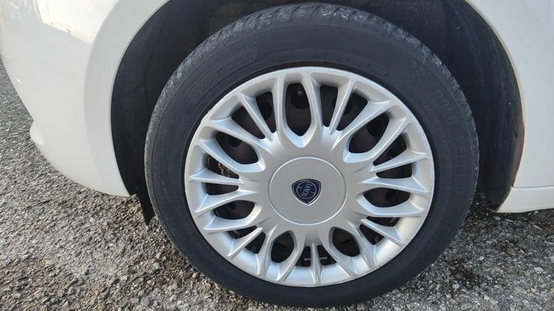 Lancia Ypsilon Ypsilon 1.2 69 CV 5 porte Silver