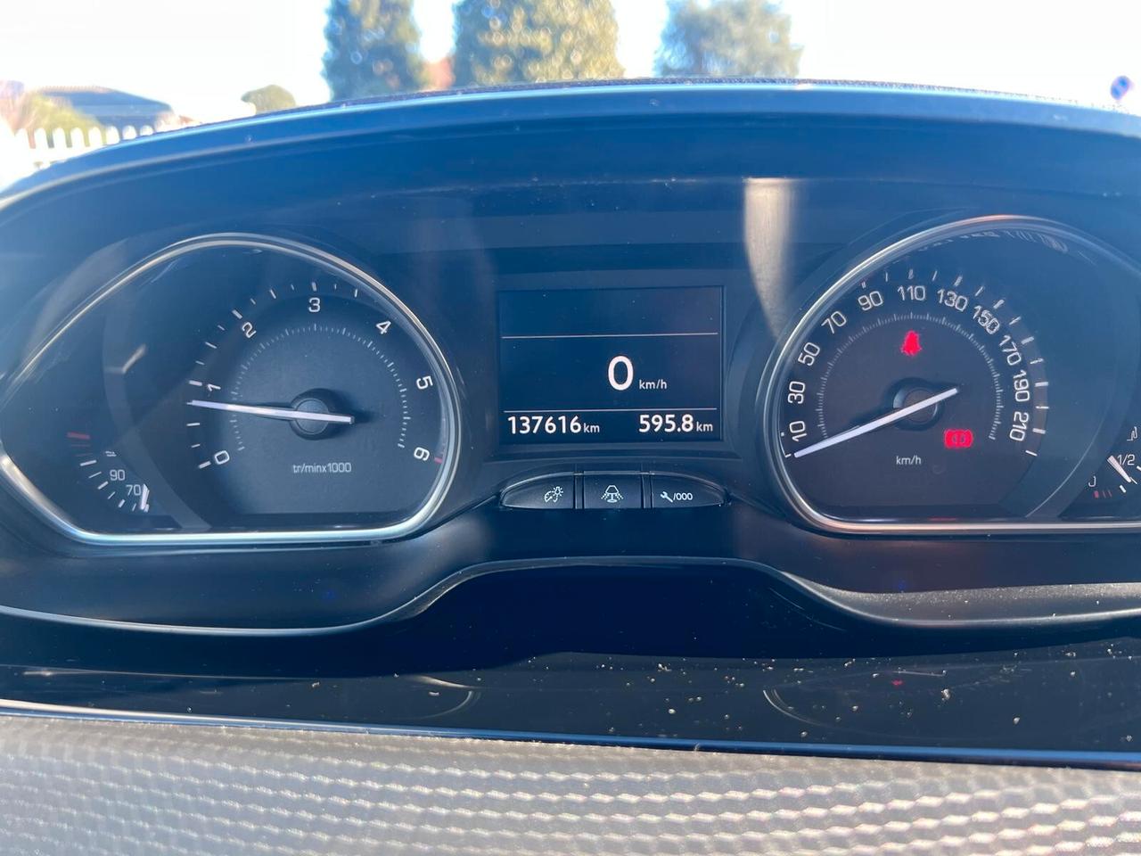 Peugeot 2008 1.6 e-HDi 92 CV Stop&Start Urban Cross