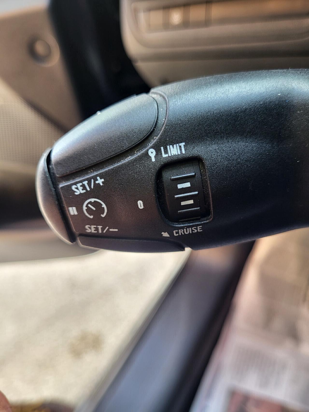 PEUGEOT 208 1,4 HDI-UNICA PROPRIETAR-4 REVISIONI