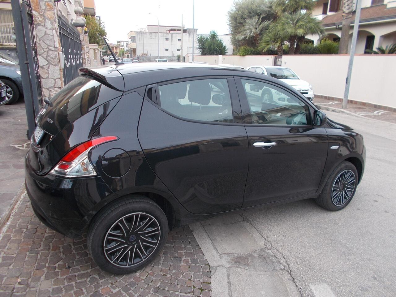 Lancia Ypsilon 1.0 FireFly 5 porte S&S Hybrid Gold Plus