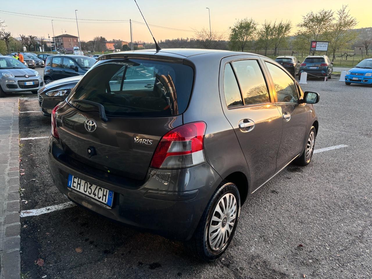 Toyota Yaris 1.0 5 porte
