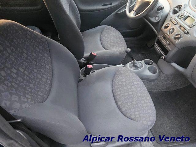 TOYOTA Yaris 1.0i 16V cat 3 porte