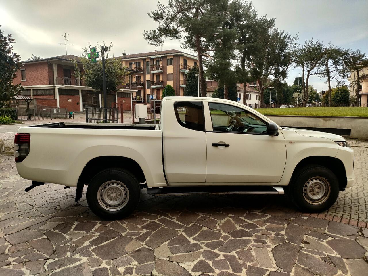 Mitsubishi L200 2.3 TD 4WD IVA ESCLUSA