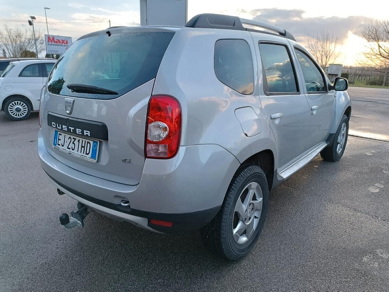 Dacia Duster 1.5 Diesel Neopatentati con gancio di traino