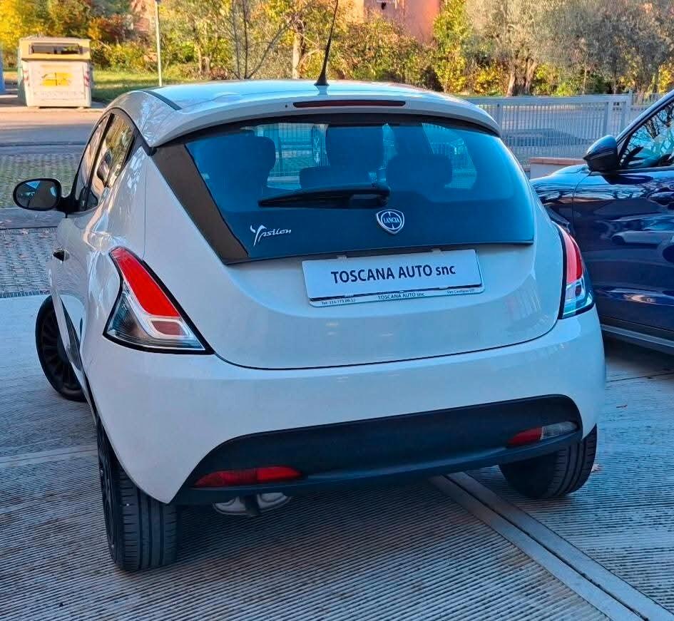 Lancia Ypsilon 1.2 69 CV 5 porte S&S Gold