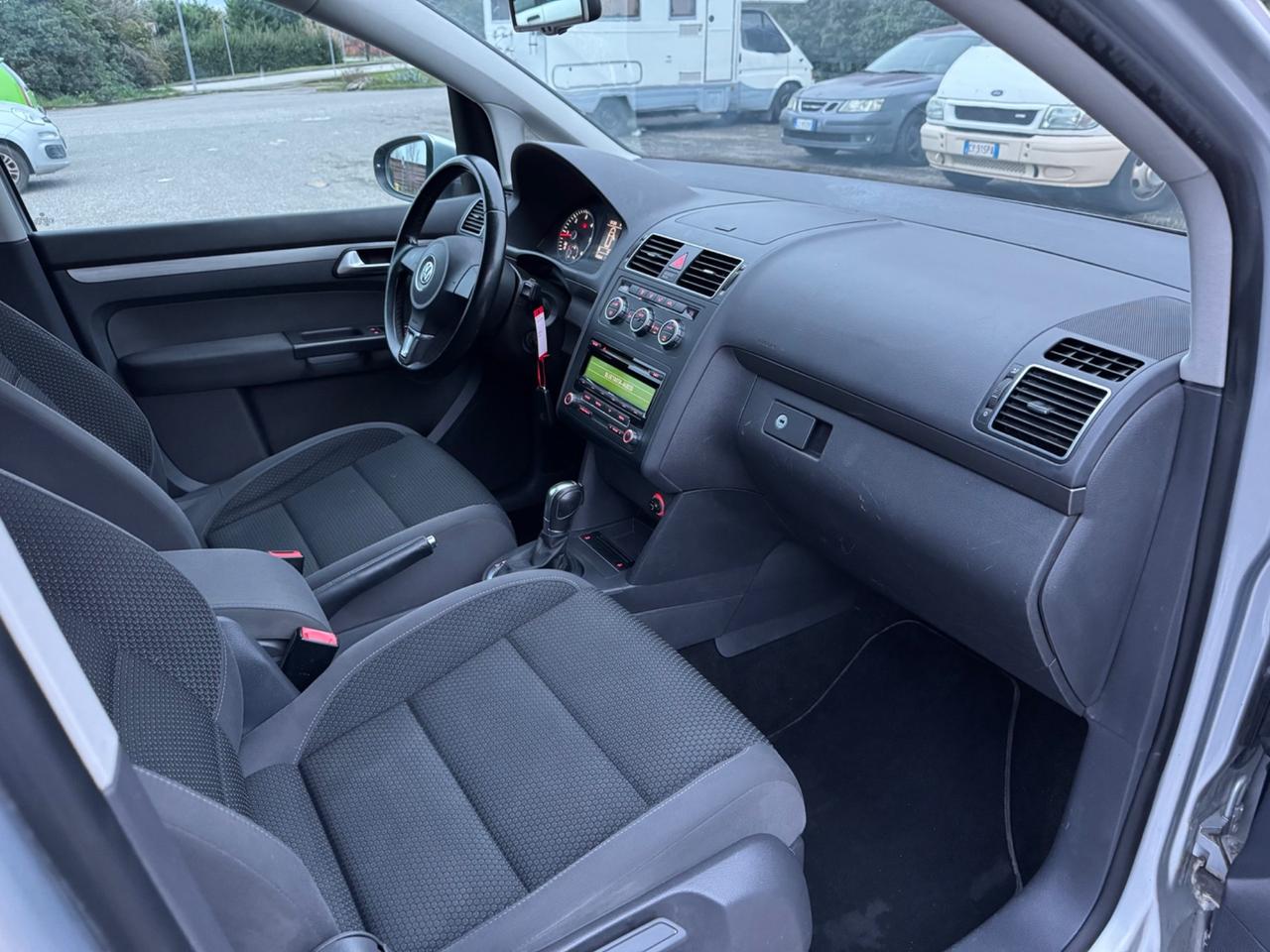 Volkswagen Touran 1.6 TDI DSG Business 7 posti 2015