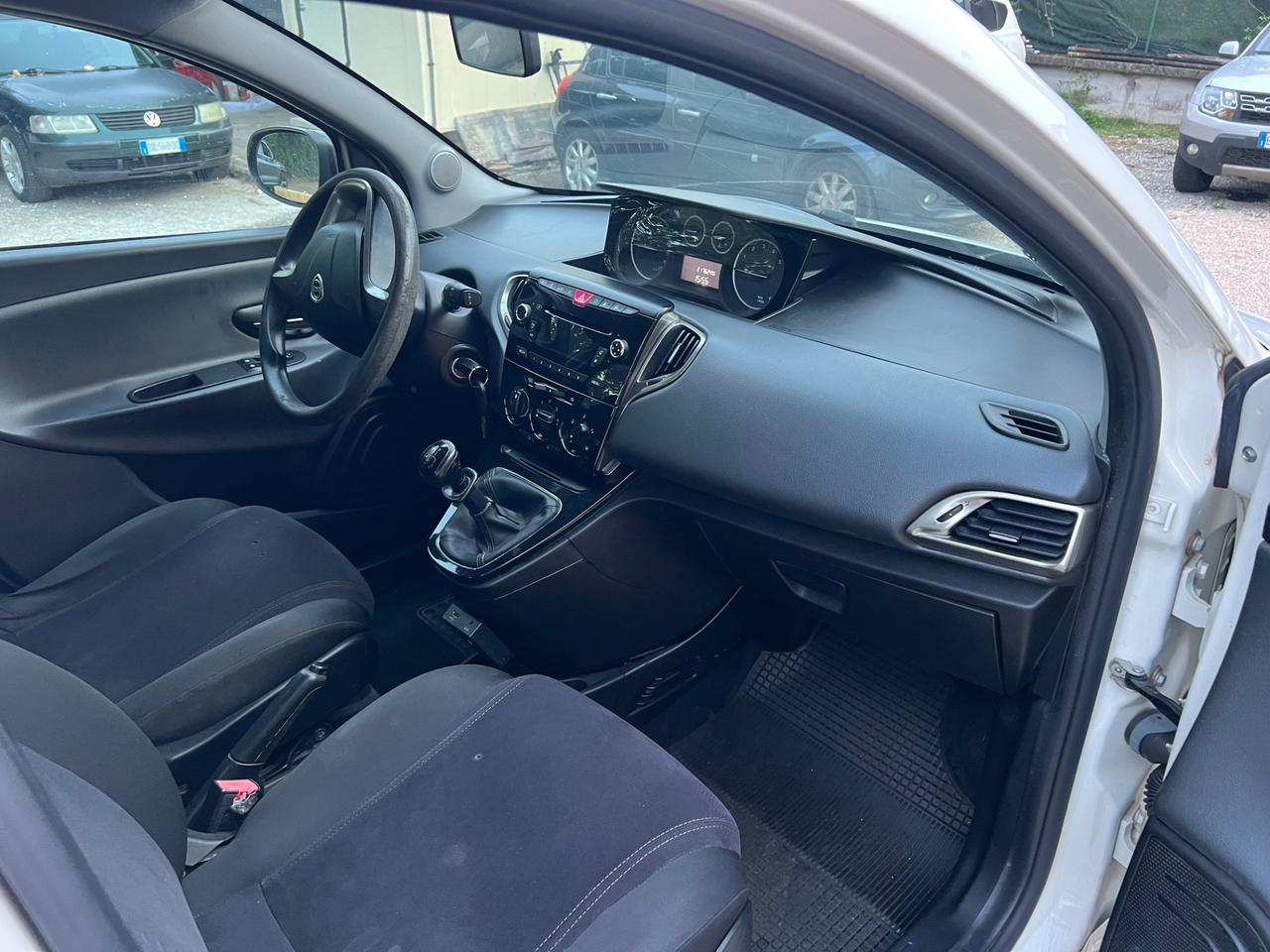 Lancia Ypsilon 0.9 TwinAir 85 CV 5 porte Metano Ecochic Gold